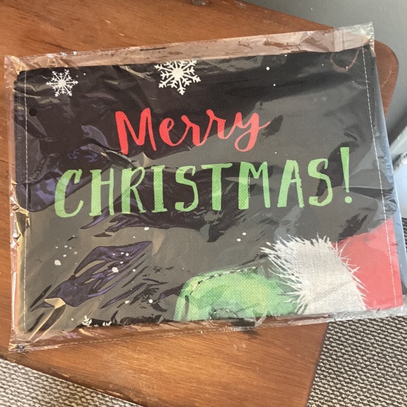 NWT Black- Merry Christmas w/ The Grinch Holding an Ornament Table Runner 72x23 - Picture 7 of 8